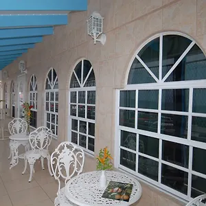  Inn Deyna's Grenada